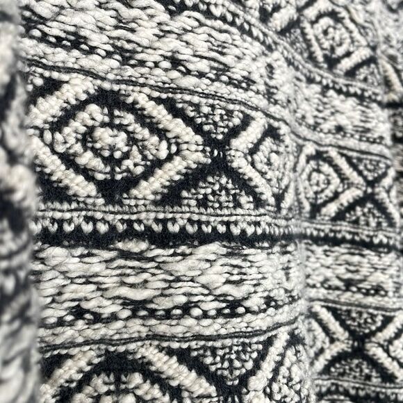 Moth Anthro Women’s Cropped Sweater Medium Wool Blend Monochrome Fitted - Picture 2 of 6